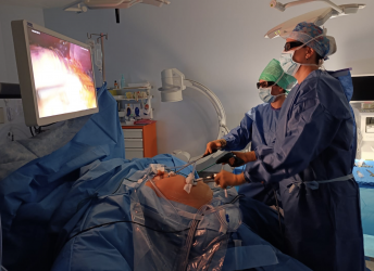Le Dr Torres op&egrave;re un By-Pass avec la technologie 3D 